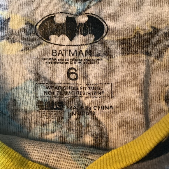 2 pairs of boys Batman pajama sets - Picture 7 of 9